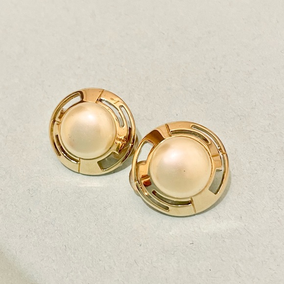 NEW St. John Vintage Gold Pearl Clip-On Earrings